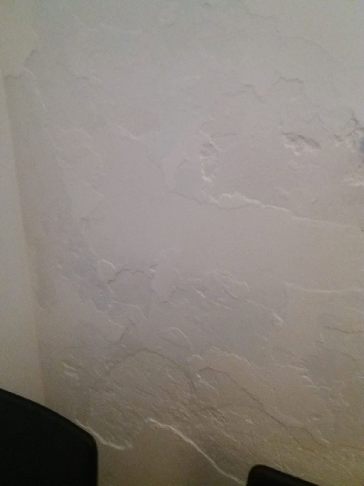 مواضع معجونة على الجدار