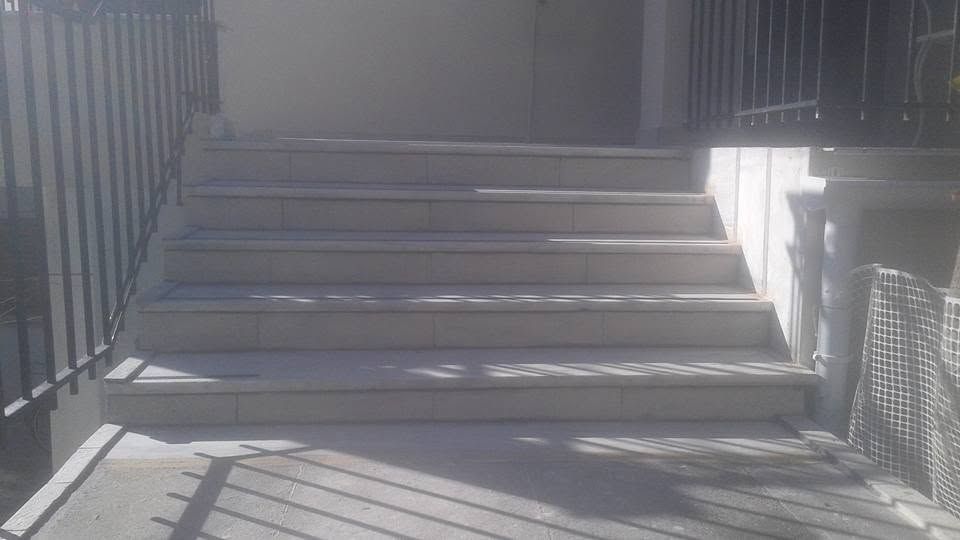Τα παλιά σκαλοπάτια της εξωτερικής σκάλας