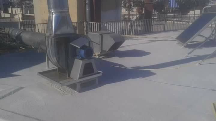 Η μονωμένη επιφάνεια γύρω από μηχάνημα εξαερισμού