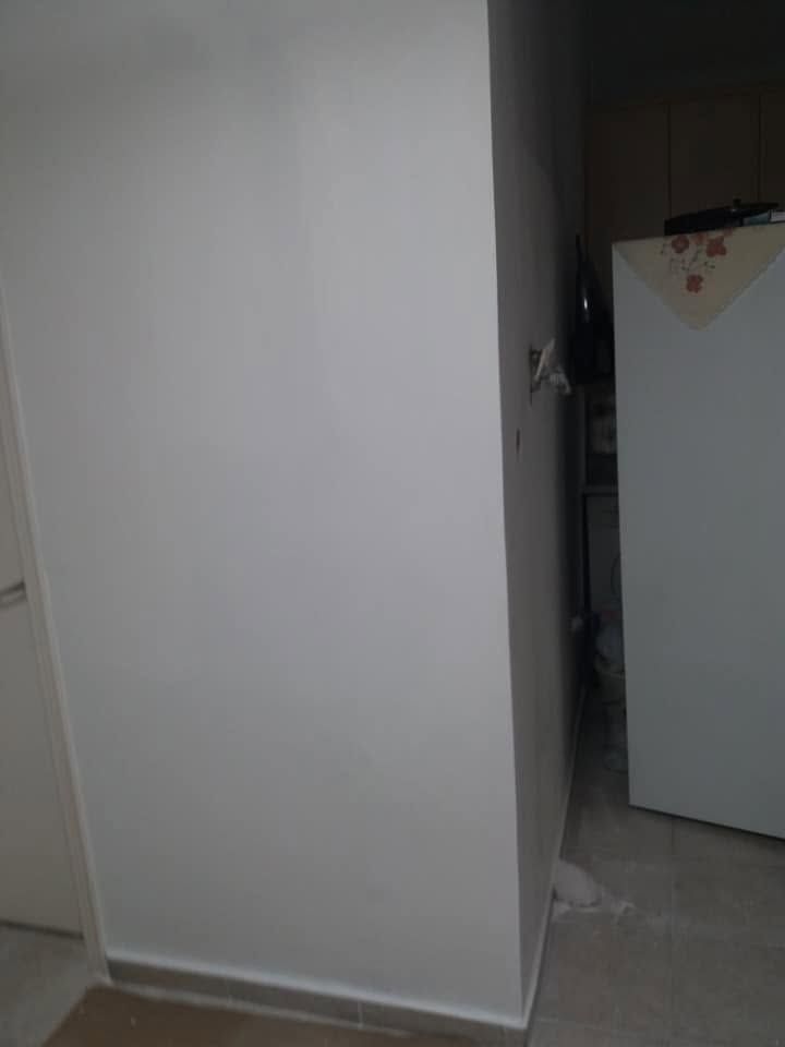 الجدار الأبيض بعد الانتهاء