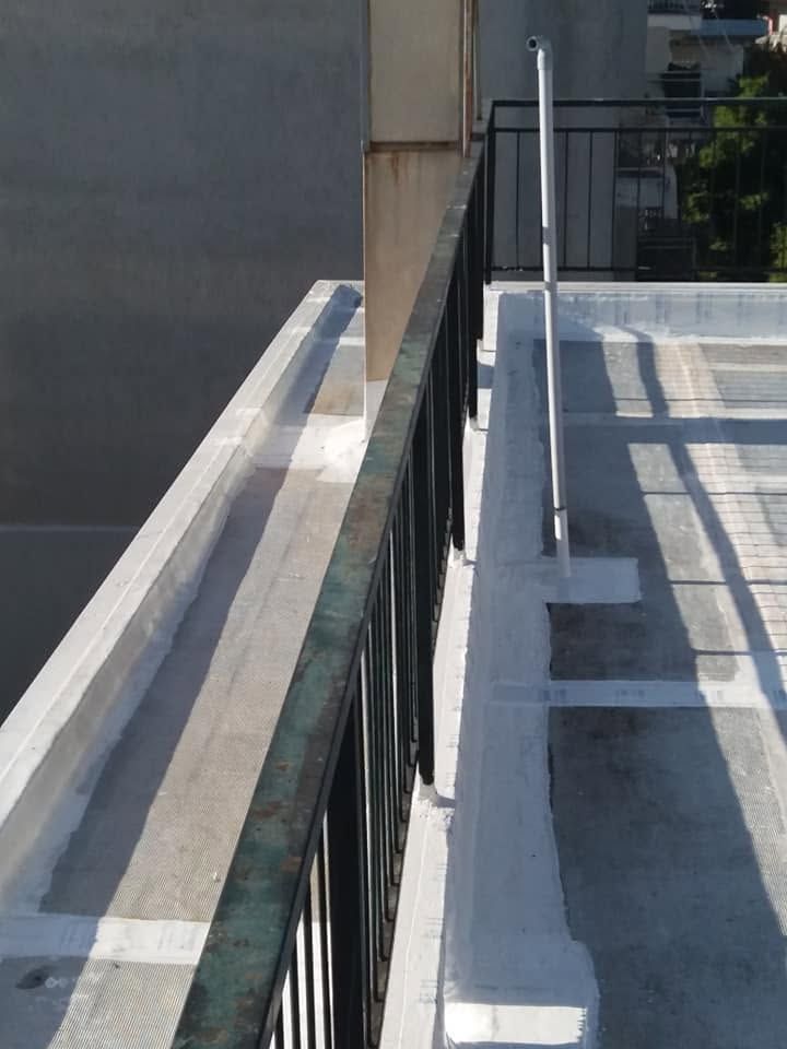 الجدار المحيط بالسطح