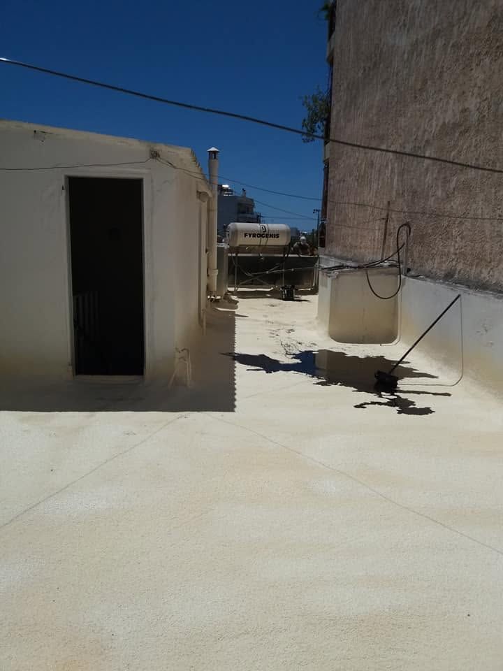 السطح المعزول حول الغرفة العلوية