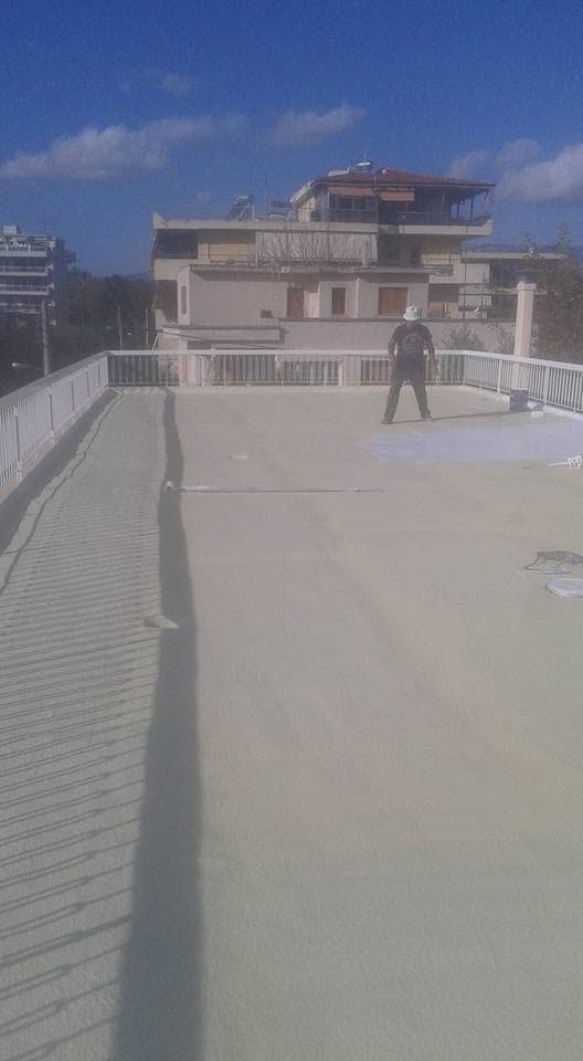 Η ταράτσα με τη στρώση βάσης, όπου ξεκινά το λευκό