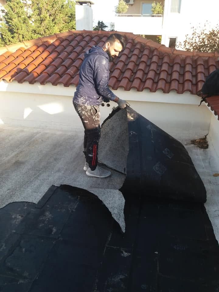 سحب صفيحة من الغشاء عن السطح