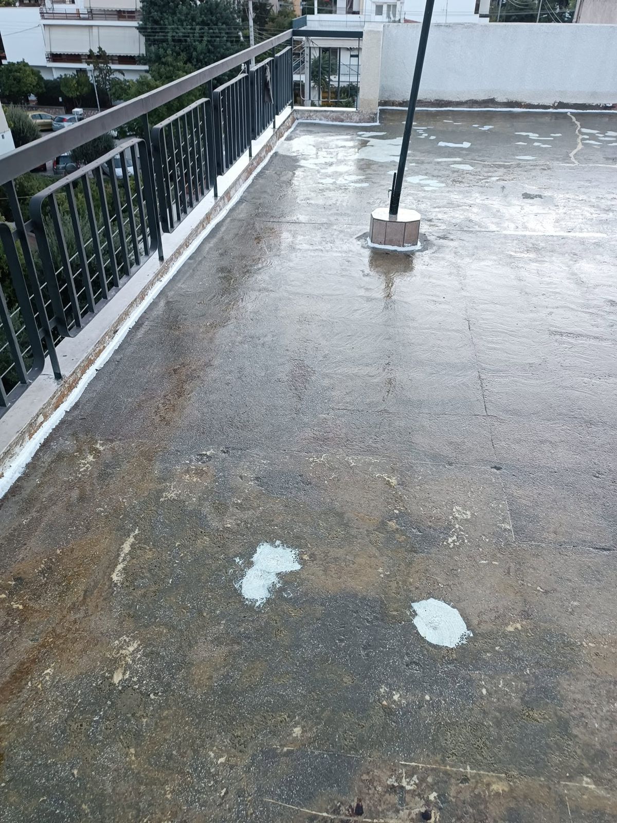 Λευκά μπαλώματα σε τρύπες της επιφάνειας